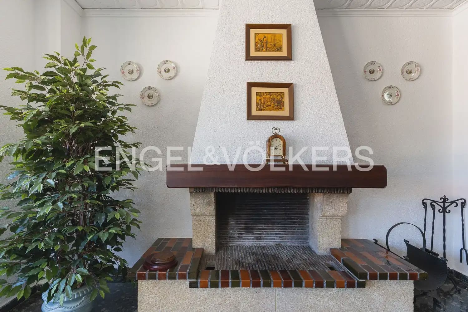 6 bedroom Townhouse for sale in Alberic - € 398,000 (Ref: 9898002)
