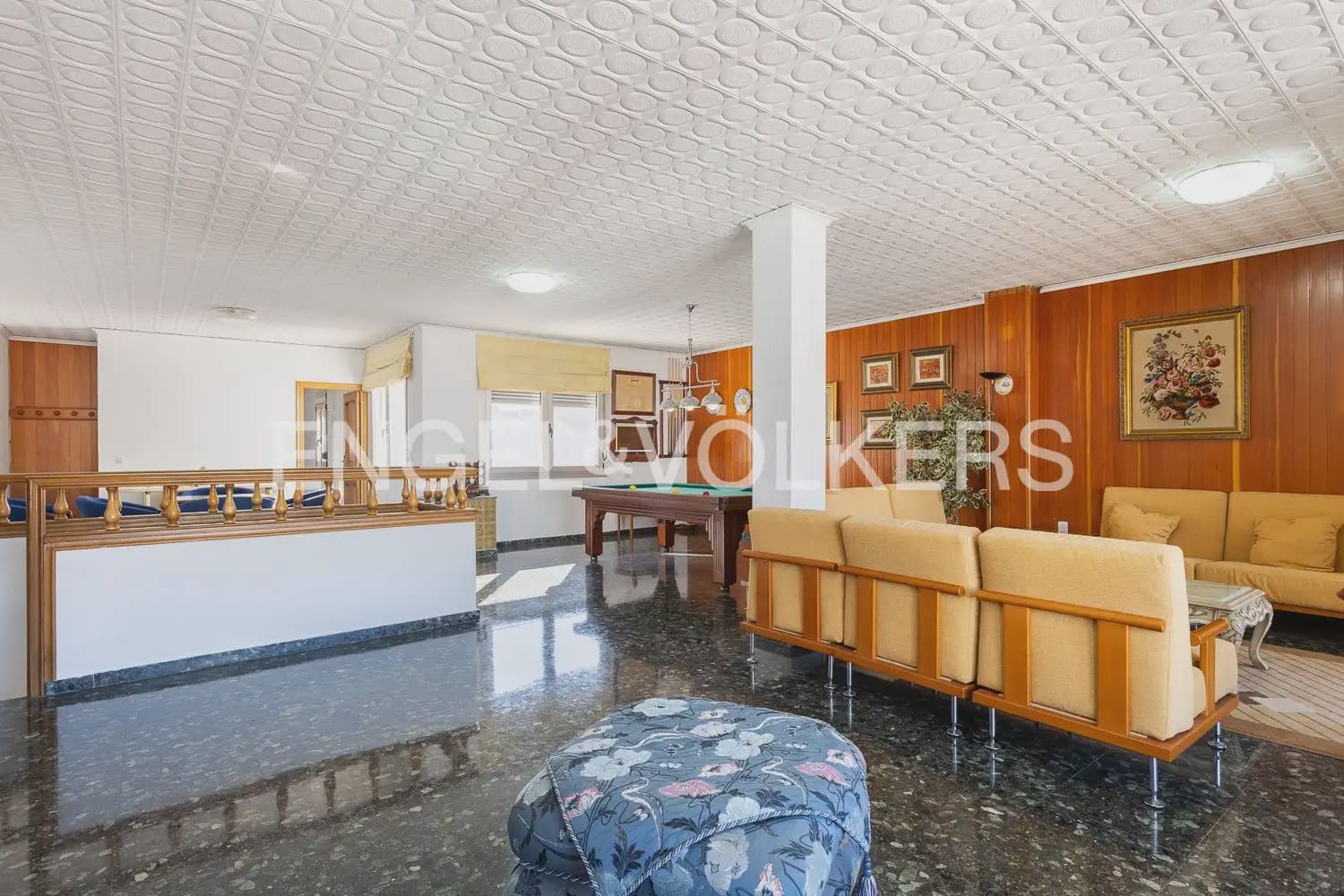 6 bedroom Townhouse for sale in Alberic - € 398,000 (Ref: 9898002)