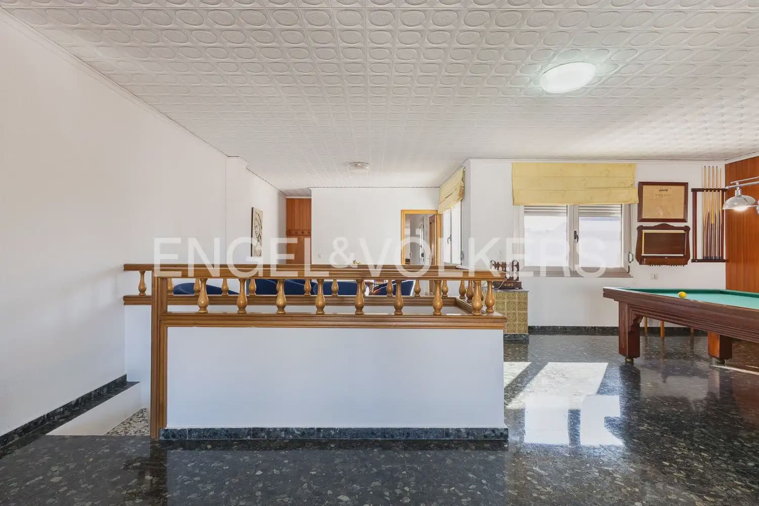 6 bedroom Townhouse for sale in Alberic - € 398,000 (Ref: 9898002)