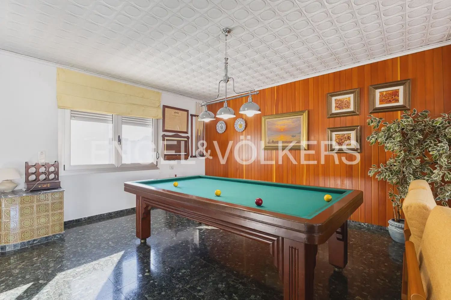 6 bedroom Townhouse for sale in Alberic - € 398,000 (Ref: 9898002)
