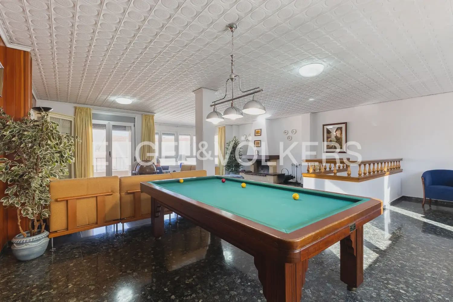 6 bedroom Townhouse for sale in Alberic - € 398,000 (Ref: 9898002)