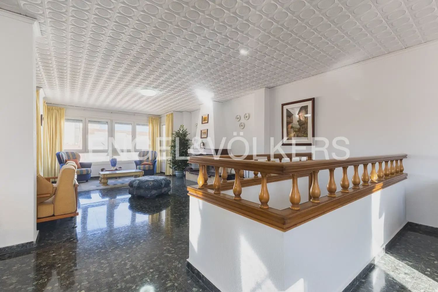 6 bedroom Townhouse for sale in Alberic - € 398,000 (Ref: 9898002)