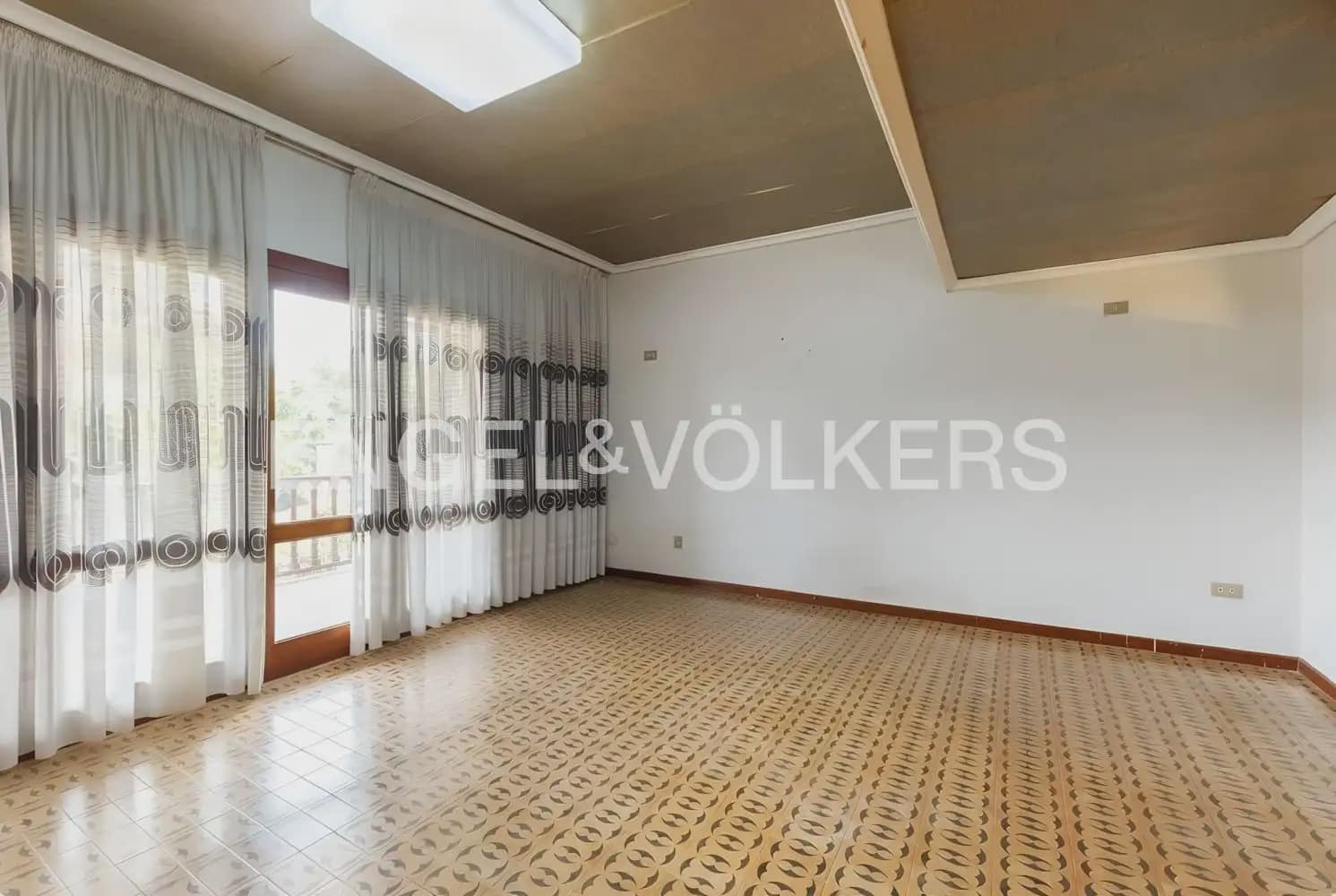 Chalet de 5 habitaciones en Vila-real en venta con garaje - 588.000 € (Ref: 9898003)