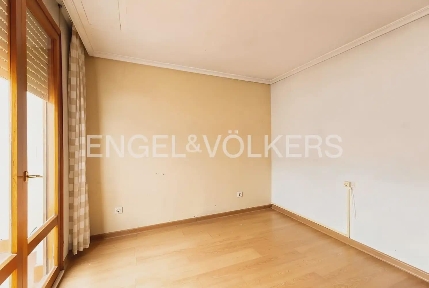 Chalet de 5 habitaciones en Vila-real en venta con garaje - 588.000 € (Ref: 9898003)