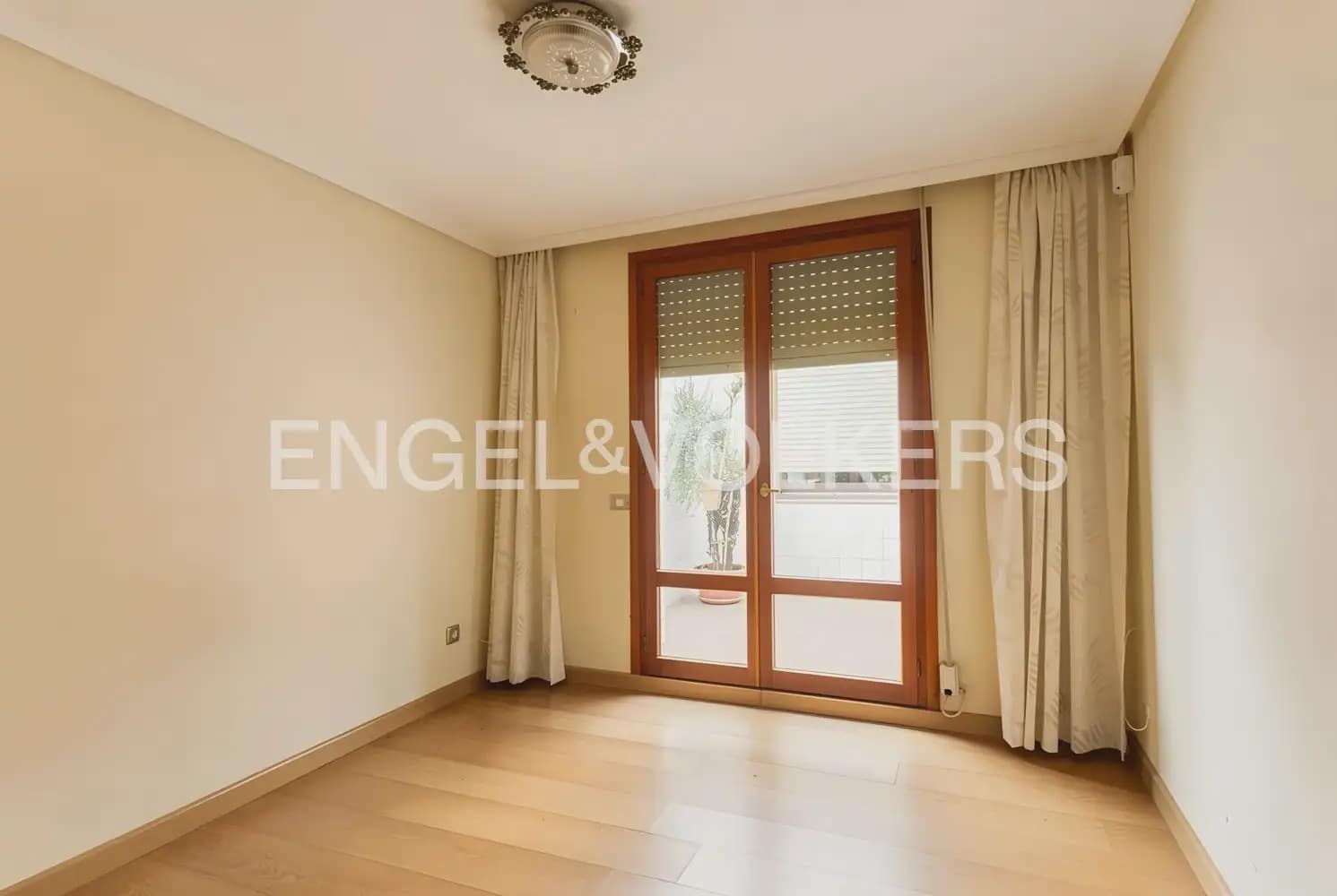 Chalet de 5 habitaciones en Vila-real en venta con garaje - 588.000 € (Ref: 9898003)