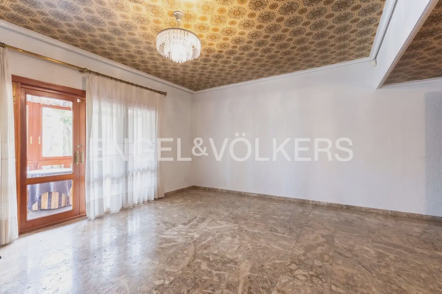 Chalet de 5 habitaciones en Vila-real en venta con garaje - 588.000 € (Ref: 9898003)