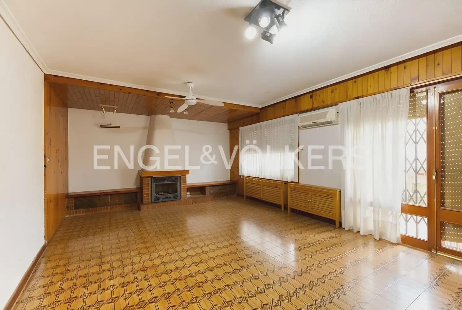 Chalet de 5 habitaciones en Vila-real en venta con garaje - 588.000 € (Ref: 9898003)