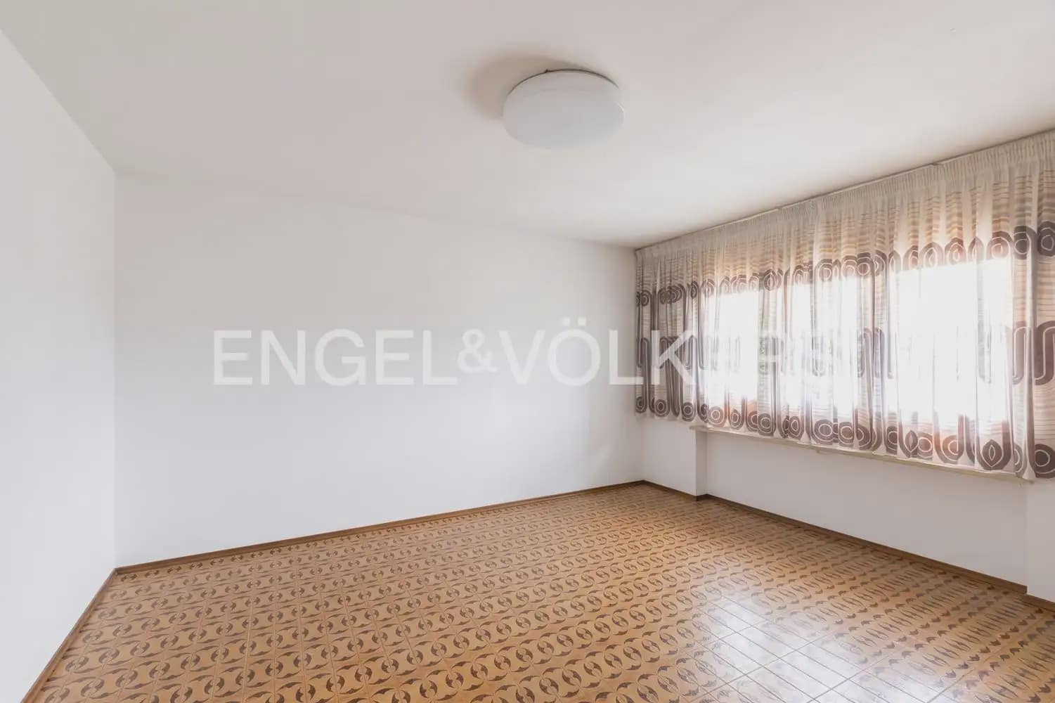 Chalet de 5 habitaciones en Vila-real en venta con garaje - 588.000 € (Ref: 9898003)