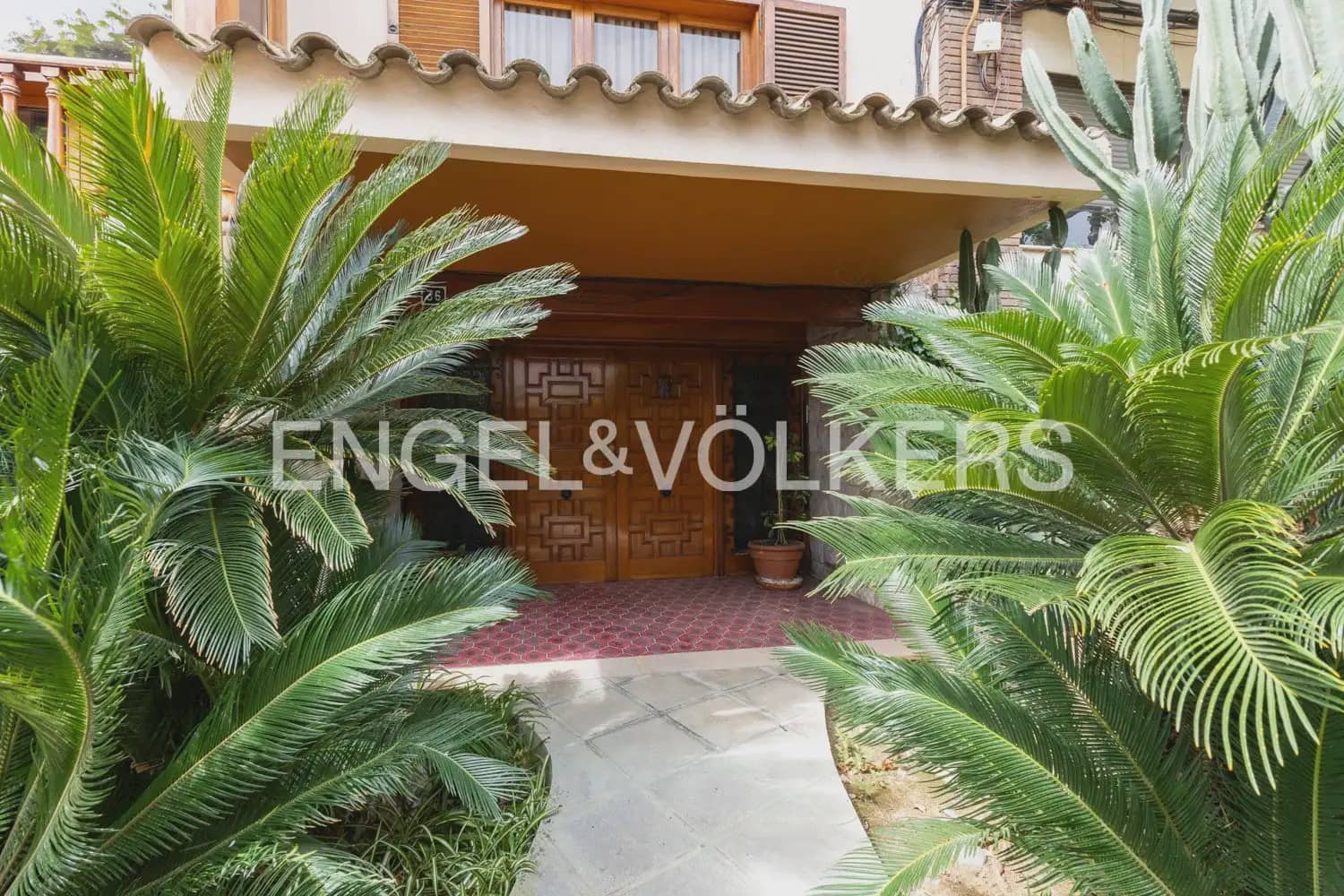 Chalet de 5 habitaciones en Vila-real en venta con garaje - 588.000 € (Ref: 9898003)