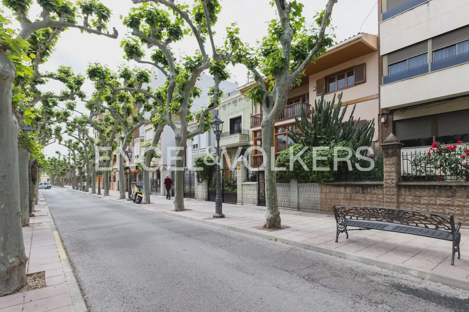 Chalet de 5 habitaciones en Vila-real en venta con garaje - 588.000 € (Ref: 9898003)