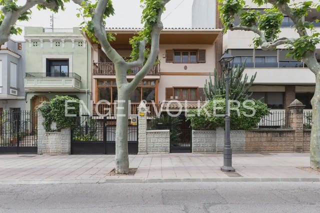 Chalet de 5 habitaciones en Vila-real en venta con garaje - 588.000 € (Ref: 9898003)