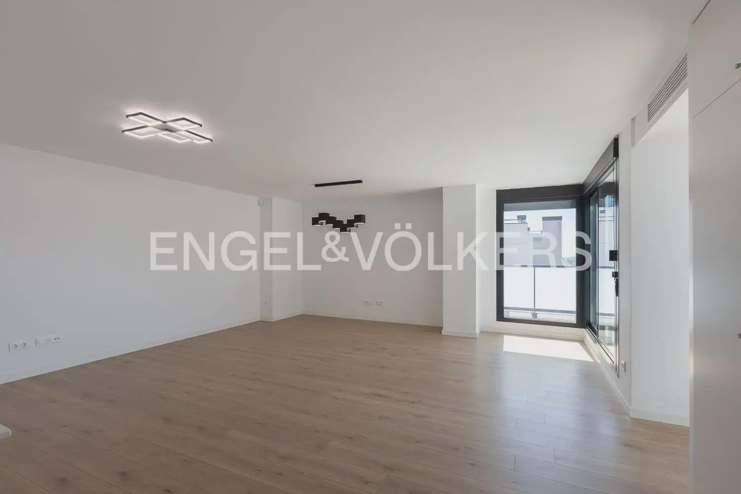 4 makuuhuone Kattohuoneisto vuokrattavana paikassa Valencia kaupunki mukana uima-altaan 
autotalli - 3 300 € (Ref: 9898004)