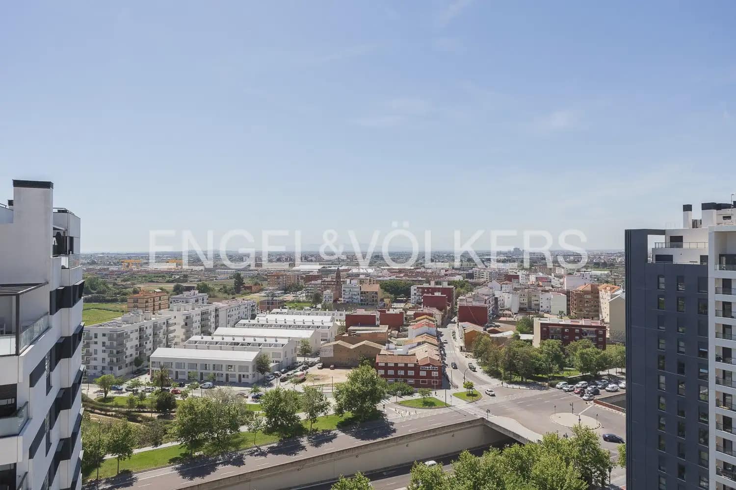 4 makuuhuone Kattohuoneisto vuokrattavana paikassa Valencia kaupunki mukana uima-altaan 
autotalli - 3 300 € (Ref: 9898004)