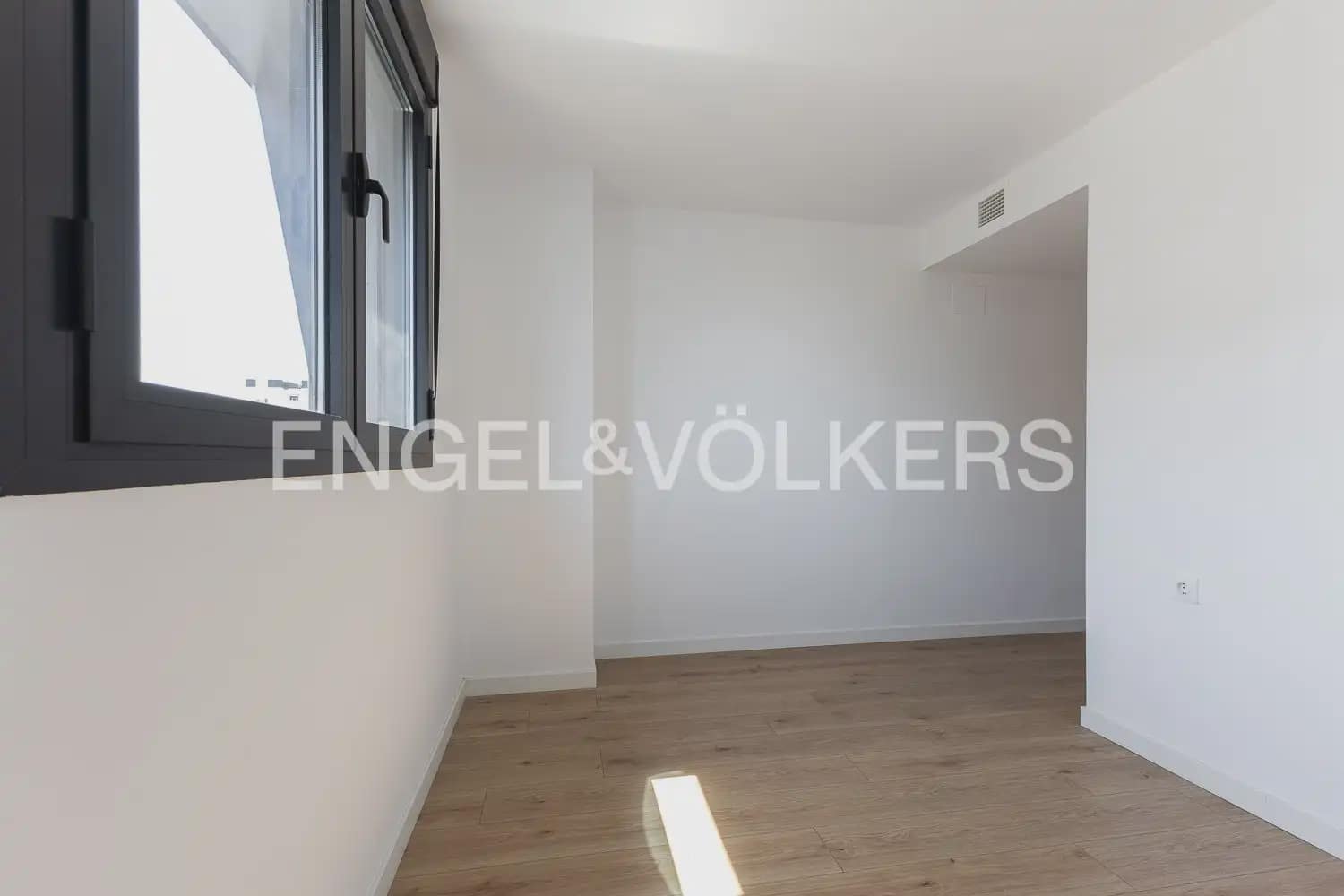 4 makuuhuone Kattohuoneisto vuokrattavana paikassa Valencia kaupunki mukana uima-altaan 
autotalli - 3 300 € (Ref: 9898004)