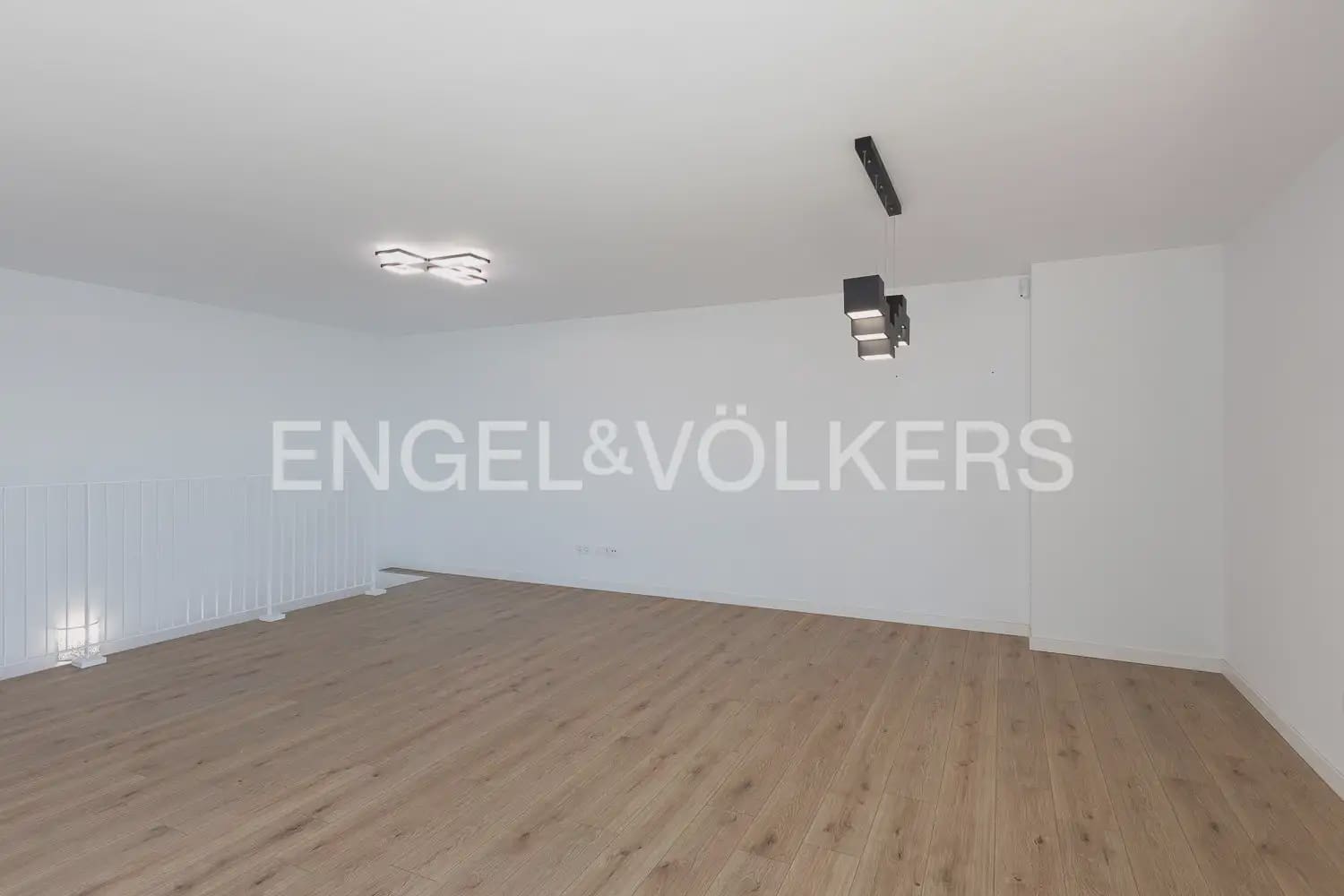 4 makuuhuone Kattohuoneisto vuokrattavana paikassa Valencia kaupunki mukana uima-altaan 
autotalli - 3 300 € (Ref: 9898004)
