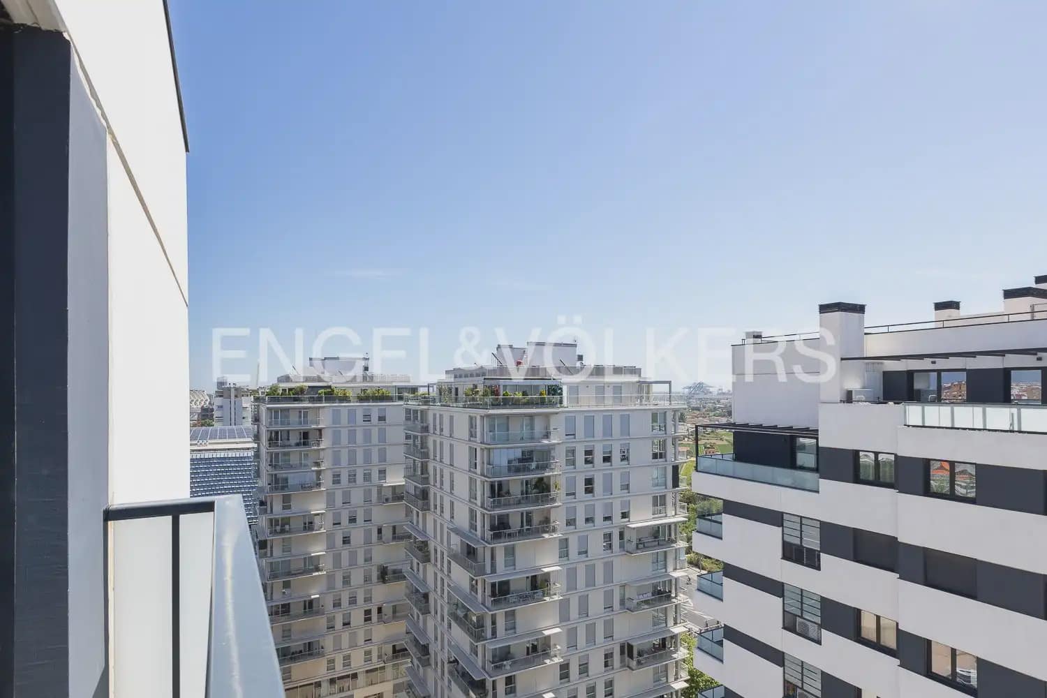 4 makuuhuone Kattohuoneisto vuokrattavana paikassa Valencia kaupunki mukana uima-altaan 
autotalli - 3 300 € (Ref: 9898004)