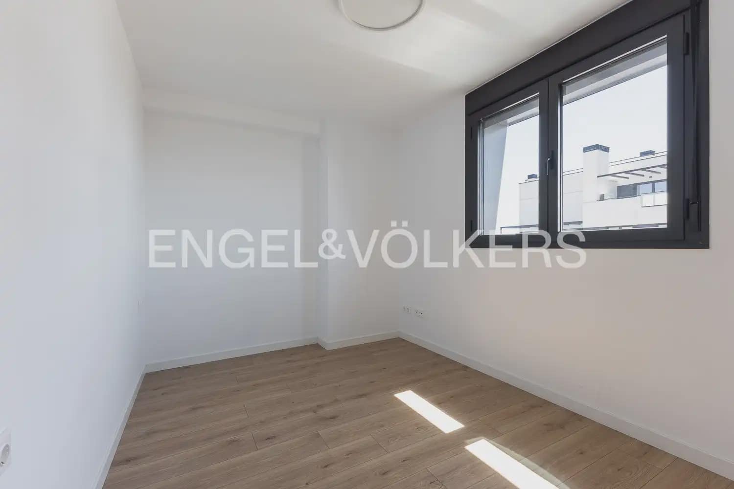 4 makuuhuone Kattohuoneisto vuokrattavana paikassa Valencia kaupunki mukana uima-altaan 
autotalli - 3 300 € (Ref: 9898004)