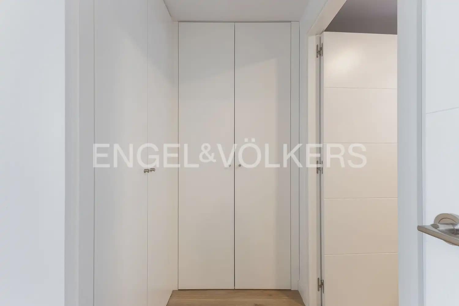 4 makuuhuone Kattohuoneisto vuokrattavana paikassa Valencia kaupunki mukana uima-altaan 
autotalli - 3 300 € (Ref: 9898004)