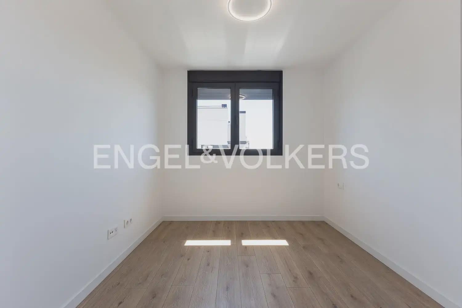4 makuuhuone Kattohuoneisto vuokrattavana paikassa Valencia kaupunki mukana uima-altaan 
autotalli - 3 300 € (Ref: 9898004)