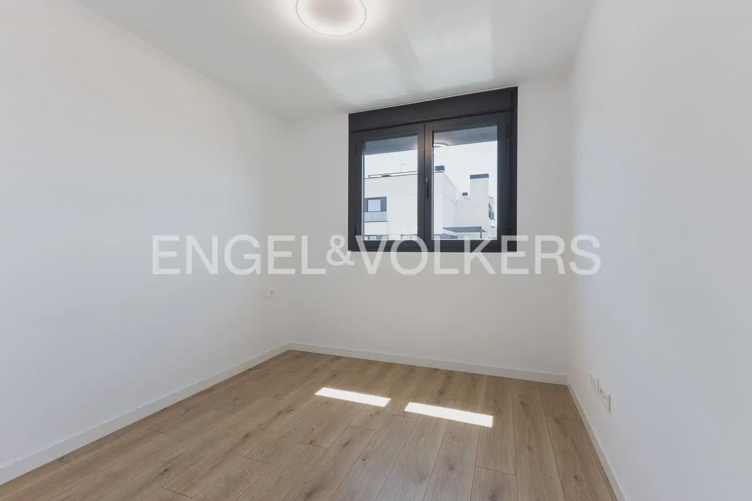 4 makuuhuone Kattohuoneisto vuokrattavana paikassa Valencia kaupunki mukana uima-altaan 
autotalli - 3 300 € (Ref: 9898004)