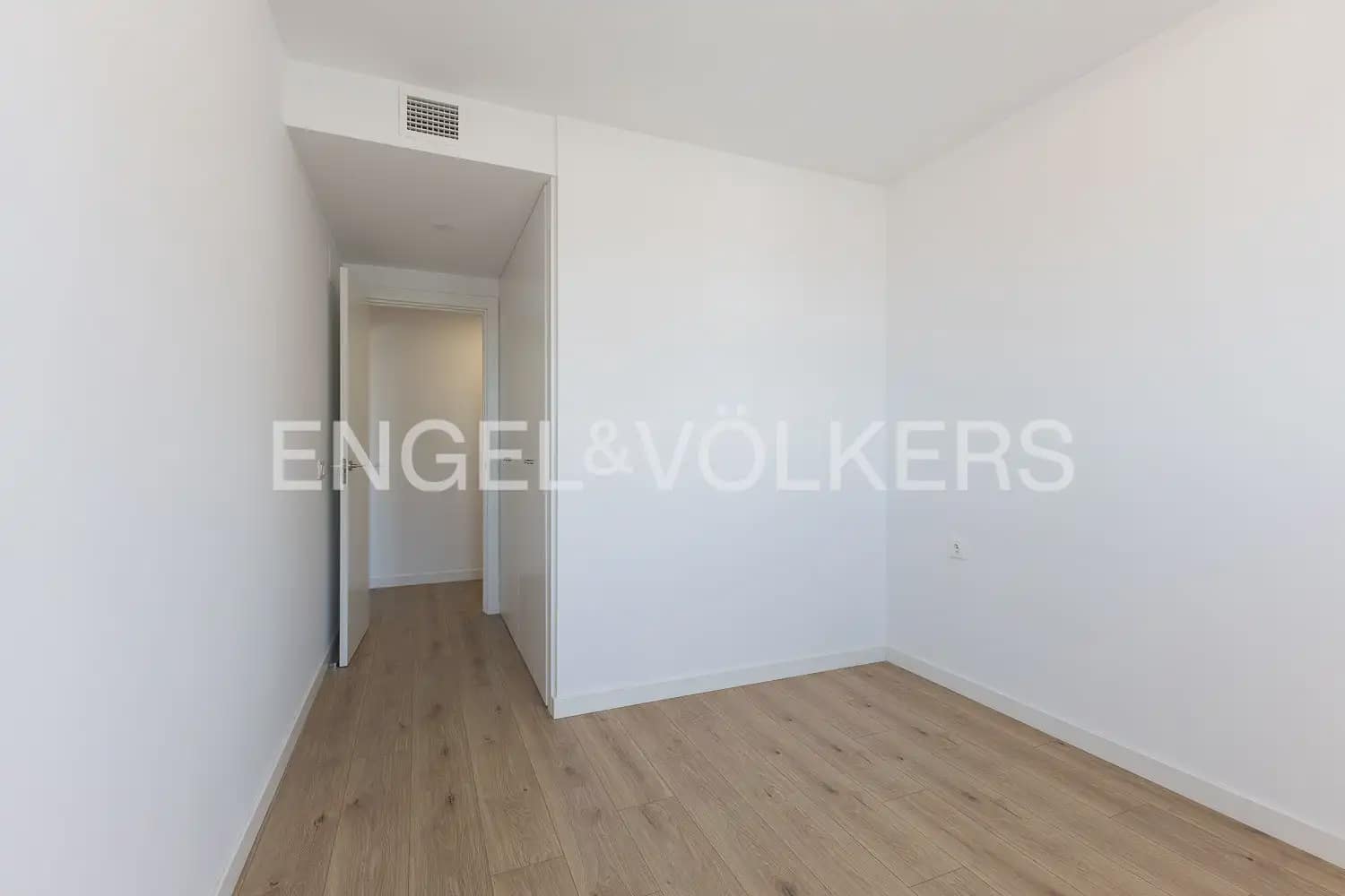 4 makuuhuone Kattohuoneisto vuokrattavana paikassa Valencia kaupunki mukana uima-altaan 
autotalli - 3 300 € (Ref: 9898004)