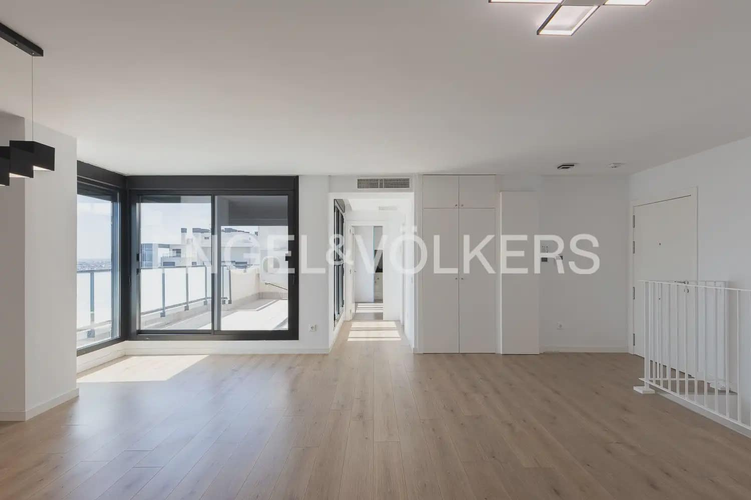 4 makuuhuone Kattohuoneisto vuokrattavana paikassa Valencia kaupunki mukana uima-altaan 
autotalli - 3 300 € (Ref: 9898004)
