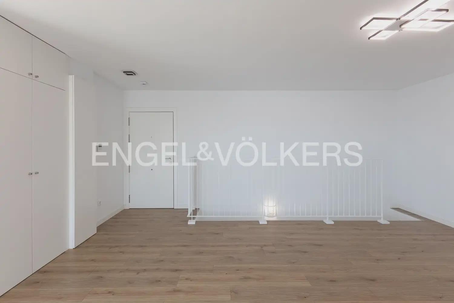 4 makuuhuone Kattohuoneisto vuokrattavana paikassa Valencia kaupunki mukana uima-altaan 
autotalli - 3 300 € (Ref: 9898004)