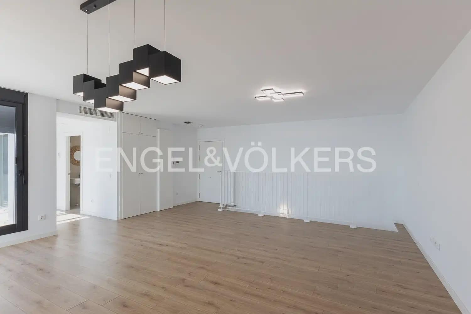 4 makuuhuone Kattohuoneisto vuokrattavana paikassa Valencia kaupunki mukana uima-altaan 
autotalli - 3 300 € (Ref: 9898004)