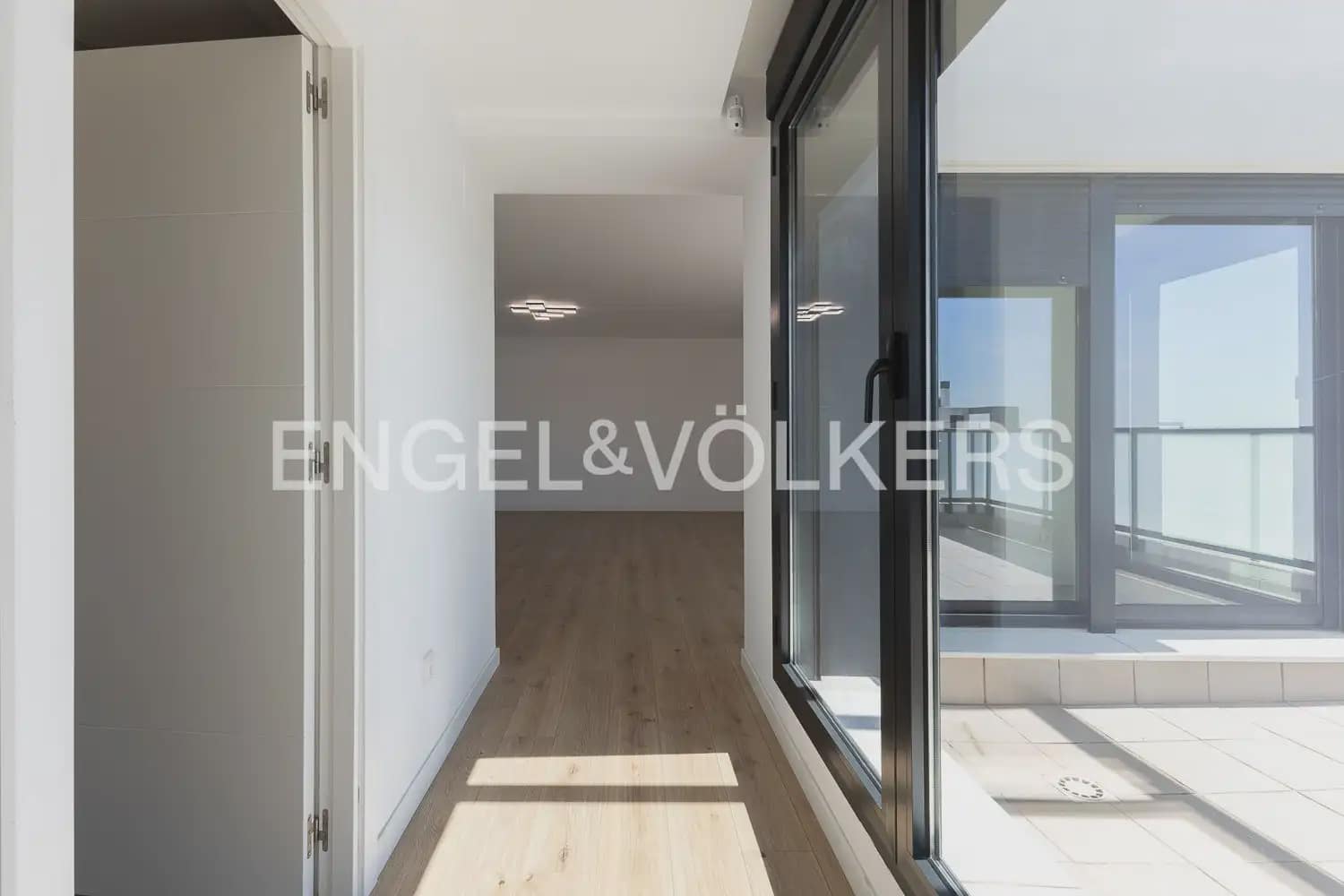 4 makuuhuone Kattohuoneisto vuokrattavana paikassa Valencia kaupunki mukana uima-altaan 
autotalli - 3 300 € (Ref: 9898004)