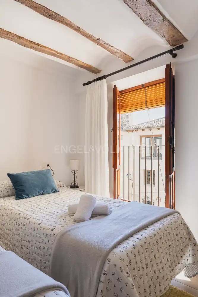 4 bedroom Townhouse for sale in Requena - € 370,000 (Ref: 9898005)