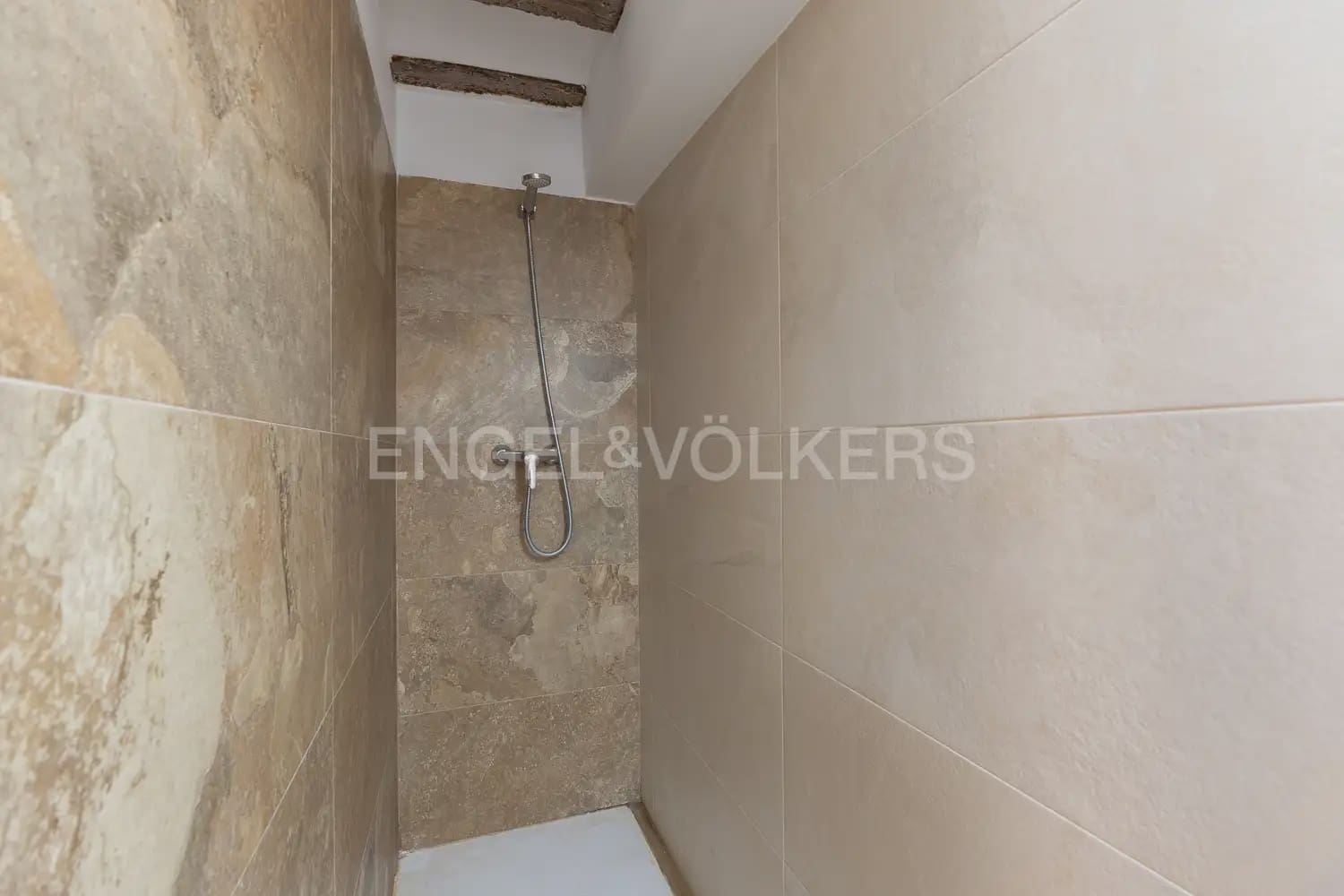 4 bedroom Townhouse for sale in Requena - € 370,000 (Ref: 9898005)