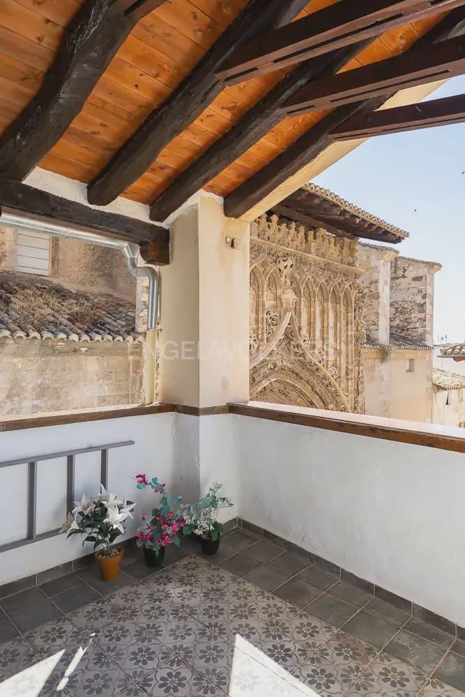 4 bedroom Townhouse for sale in Requena - € 370,000 (Ref: 9898005)