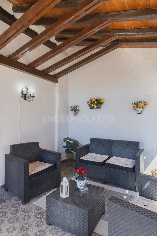 4 bedroom Townhouse for sale in Requena - € 370,000 (Ref: 9898005)