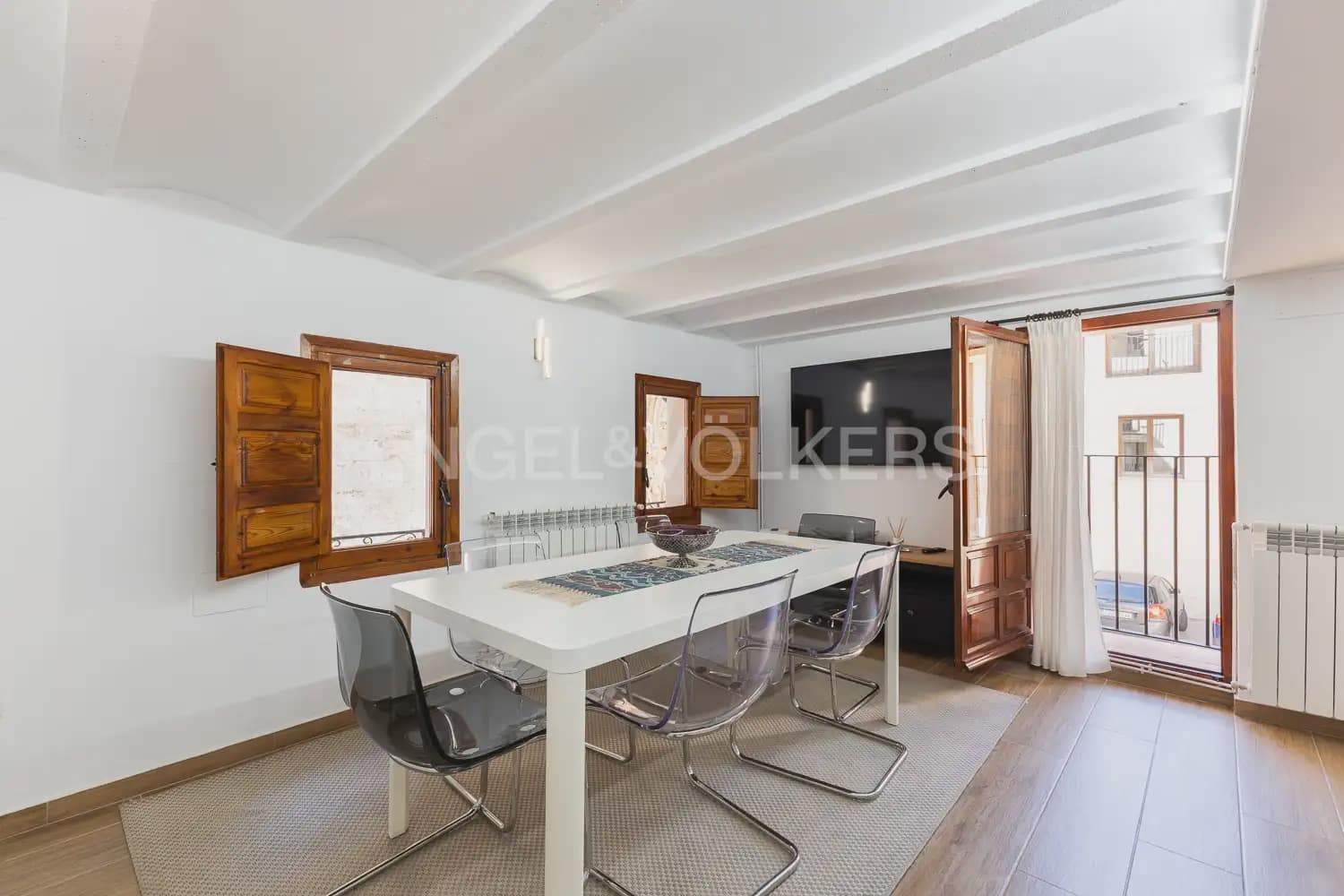 4 bedroom Townhouse for sale in Requena - € 370,000 (Ref: 9898005)