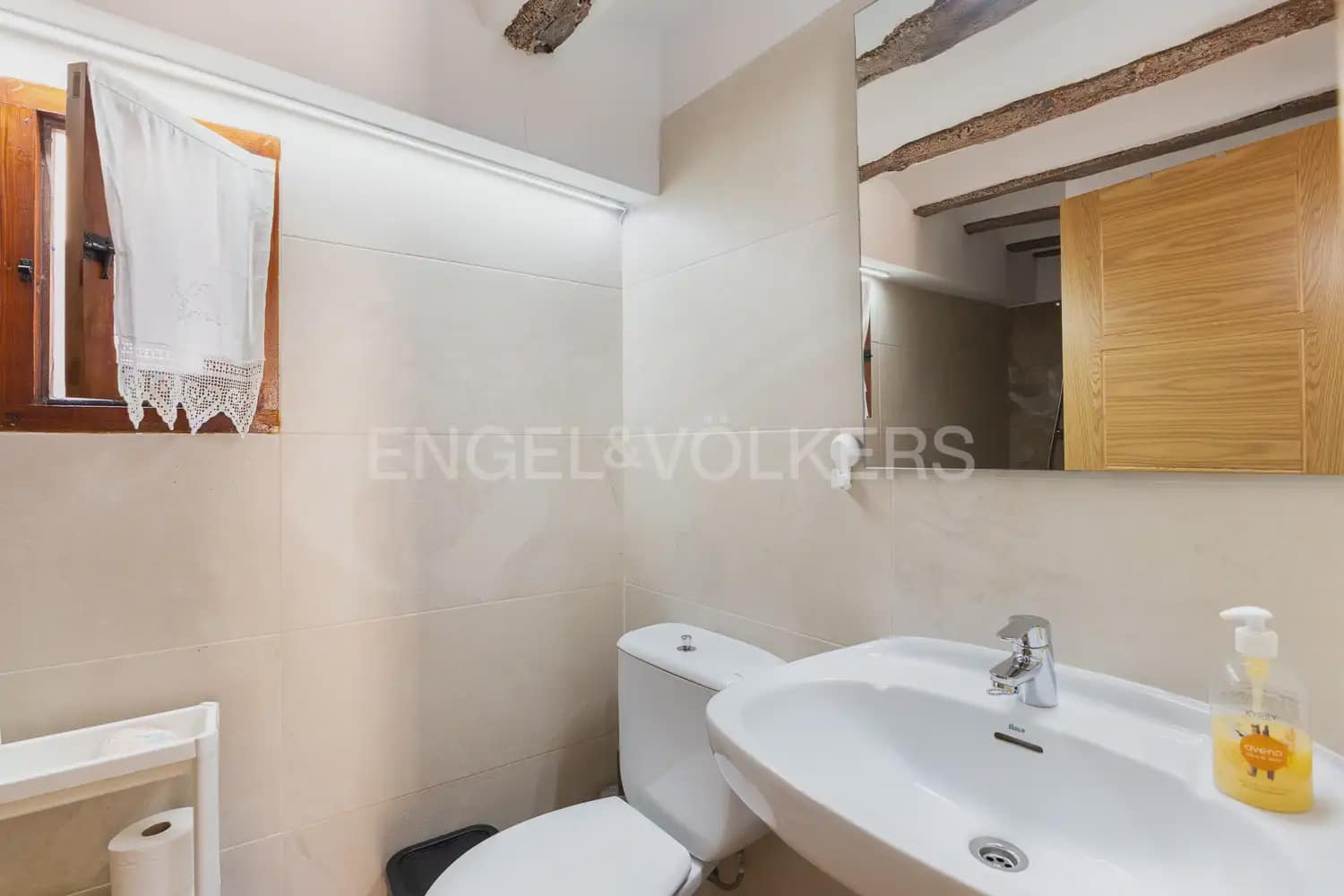 4 bedroom Townhouse for sale in Requena - € 370,000 (Ref: 9898005)