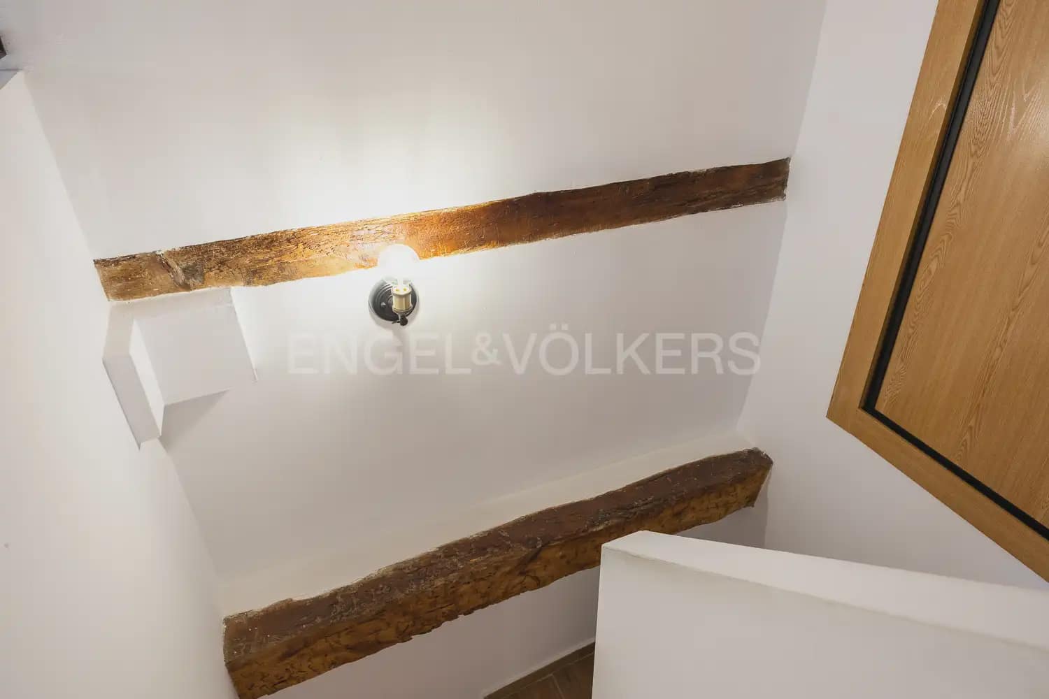 4 bedroom Townhouse for sale in Requena - € 370,000 (Ref: 9898005)