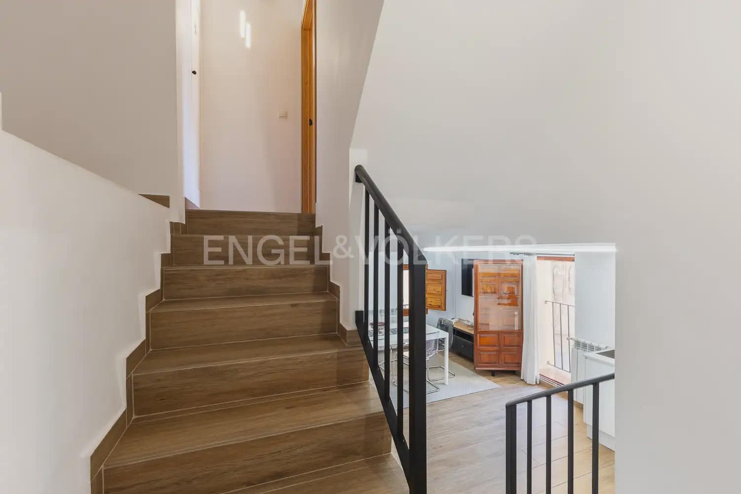 4 bedroom Townhouse for sale in Requena - € 370,000 (Ref: 9898005)