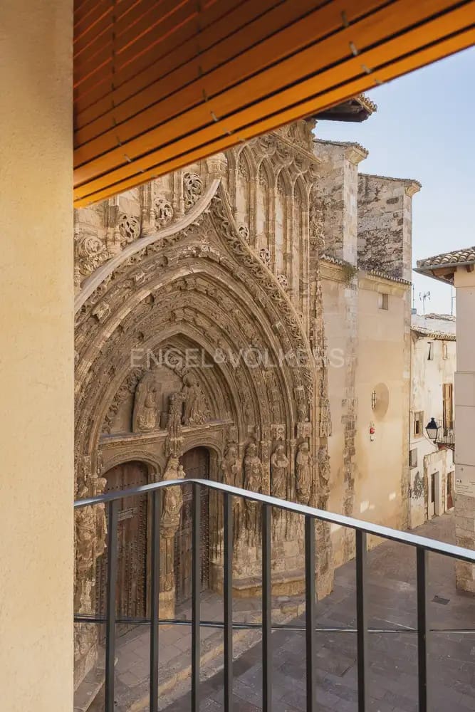 4 bedroom Townhouse for sale in Requena - € 370,000 (Ref: 9898005)