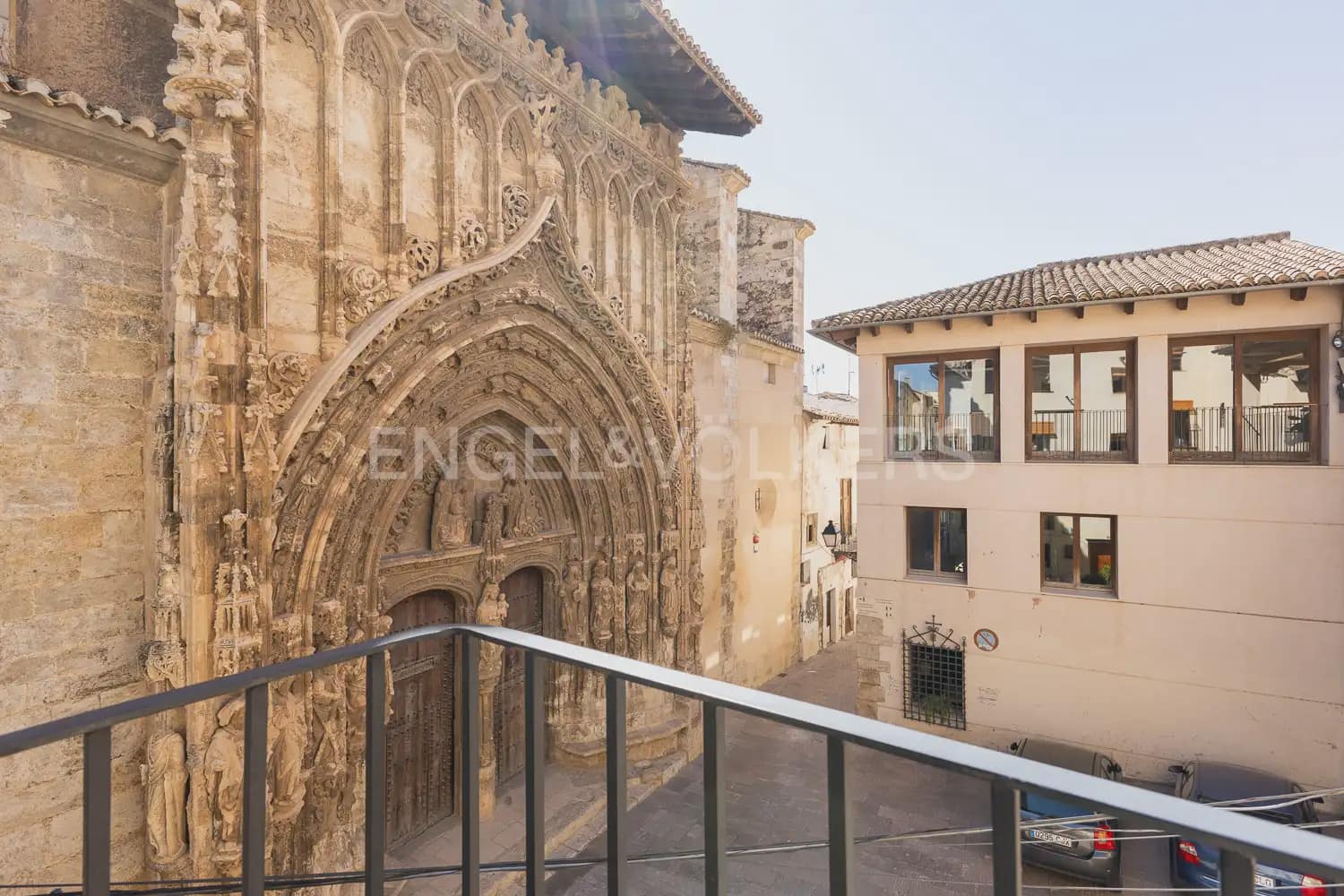 4 bedroom Townhouse for sale in Requena - € 370,000 (Ref: 9898005)