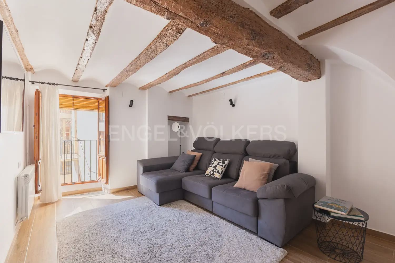 4 bedroom Townhouse for sale in Requena - € 370,000 (Ref: 9898005)