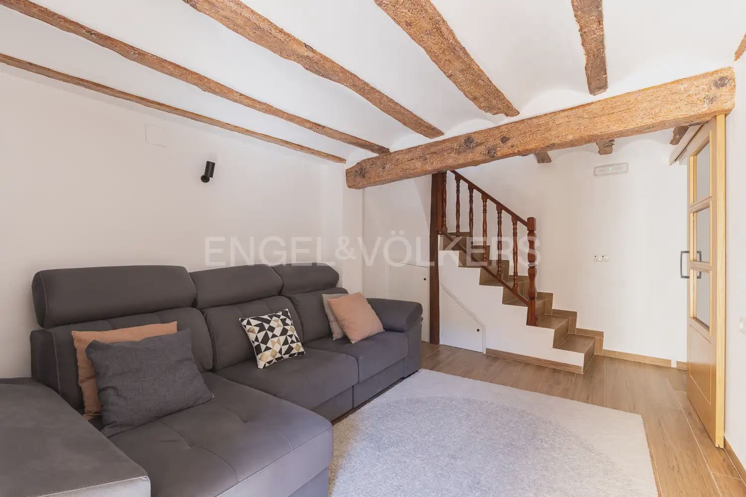 4 bedroom Townhouse for sale in Requena - € 370,000 (Ref: 9898005)