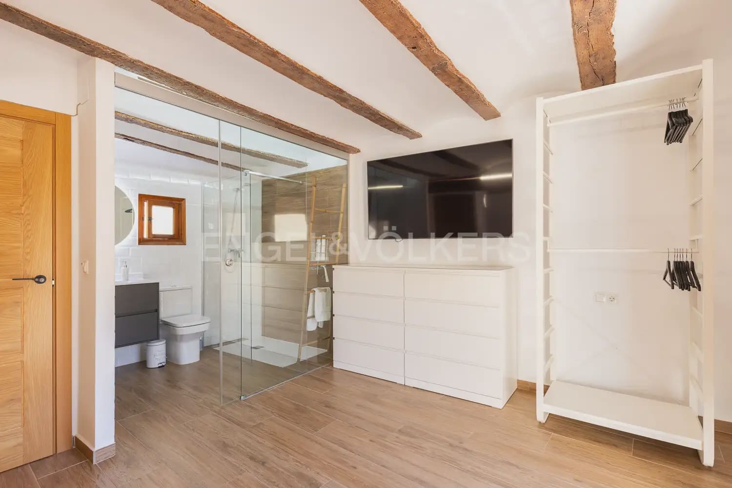 4 bedroom Townhouse for sale in Requena - € 370,000 (Ref: 9898005)