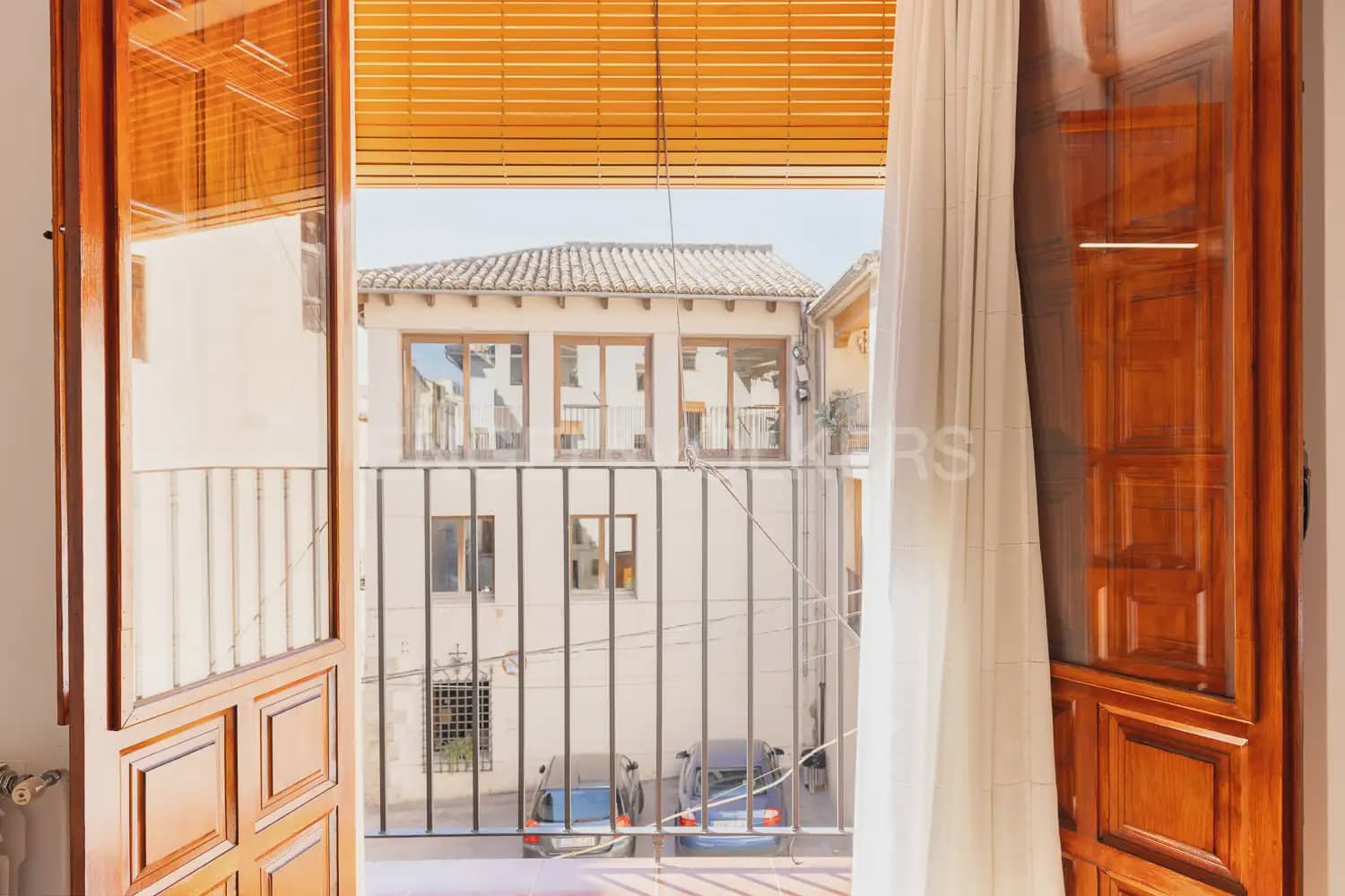 4 bedroom Townhouse for sale in Requena - € 370,000 (Ref: 9898005)