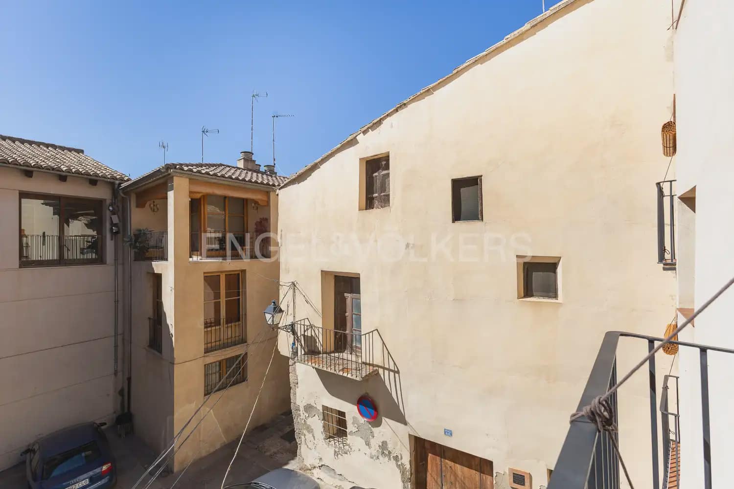 4 bedroom Townhouse for sale in Requena - € 370,000 (Ref: 9898005)