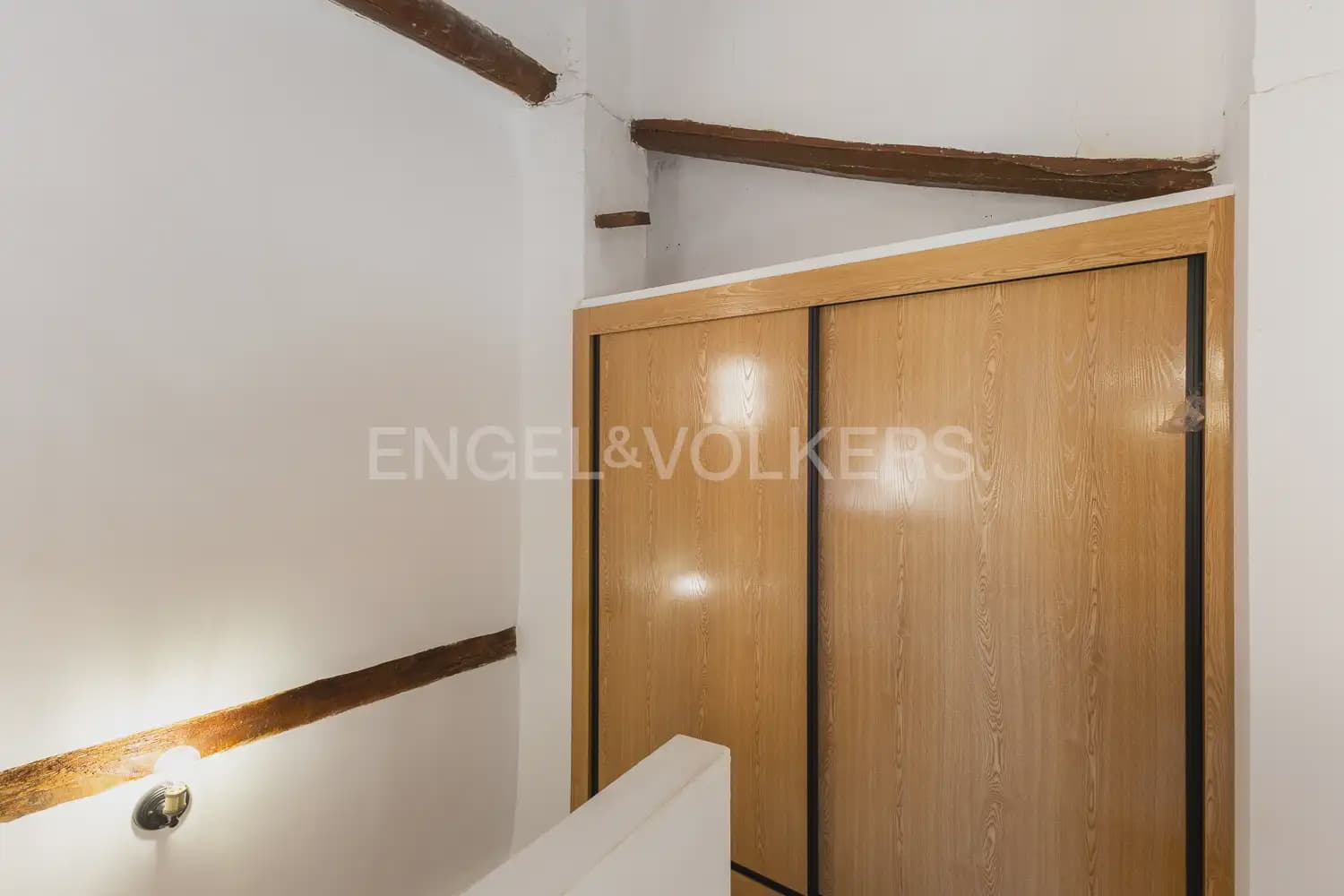 4 bedroom Townhouse for sale in Requena - € 370,000 (Ref: 9898005)