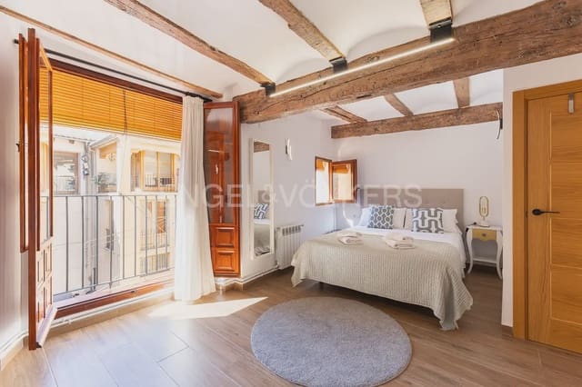4 bedroom Townhouse for sale in Requena - € 370,000 (Ref: 9898005)
