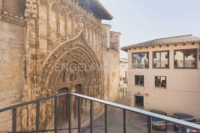 4 bedroom Townhouse for sale in Requena - € 370,000 (Ref: 9898005)