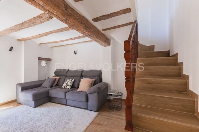 4 bedroom Townhouse for sale in Requena - € 370,000 (Ref: 9898005)