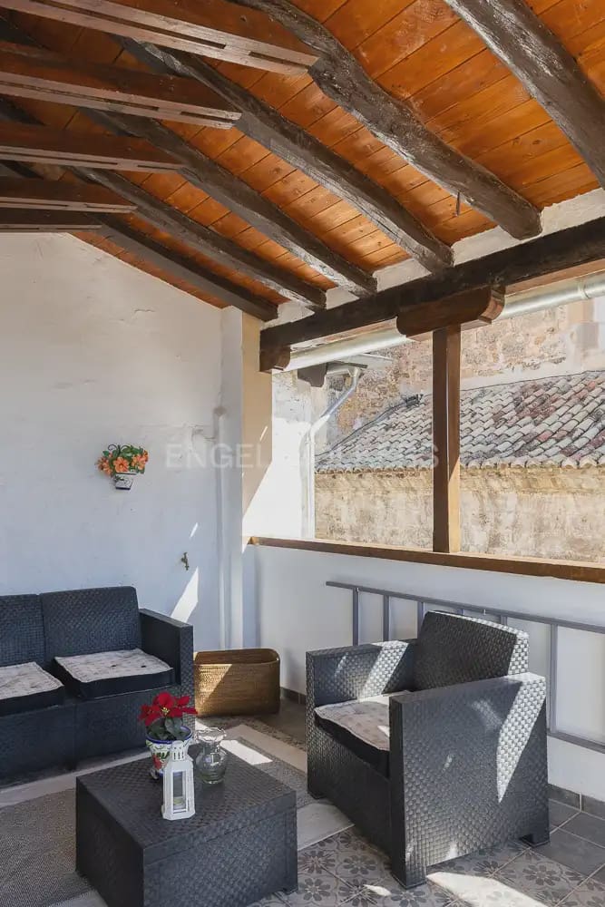 4 bedroom Townhouse for sale in Requena - € 370,000 (Ref: 9898005)