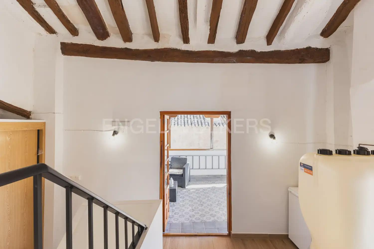 4 bedroom Townhouse for sale in Requena - € 370,000 (Ref: 9898005)